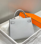 KELLY 28CM IN GRIS PERLE EPSOM CALFSKIN PALLADIUM HARDWARE