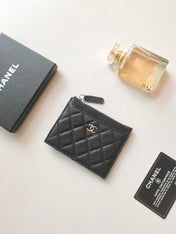 CC ZIPPED CARD HOLDER 11.5 BLACK GRAINED CALFSKIN GOLD ICON