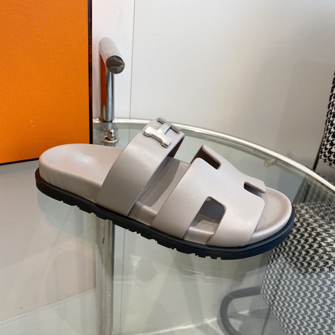 Chypre Sandal Gray Leather