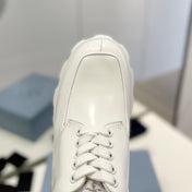 MONOLITH LACE-UP LOAFER IN WHITE CALFSKIN ATTACHED TRIANGLE LOGO