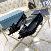 MEDIUM HEEL PUMPS ATTACHED CREATIVE FLOWERS IN BLACK PATENT CALFSKIN