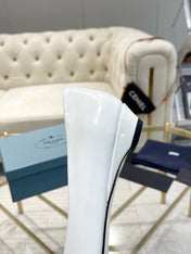 BALLET FLATS ATTACHED CREATIVE FLOWERS IN WHITE PATENT CALFSKIN