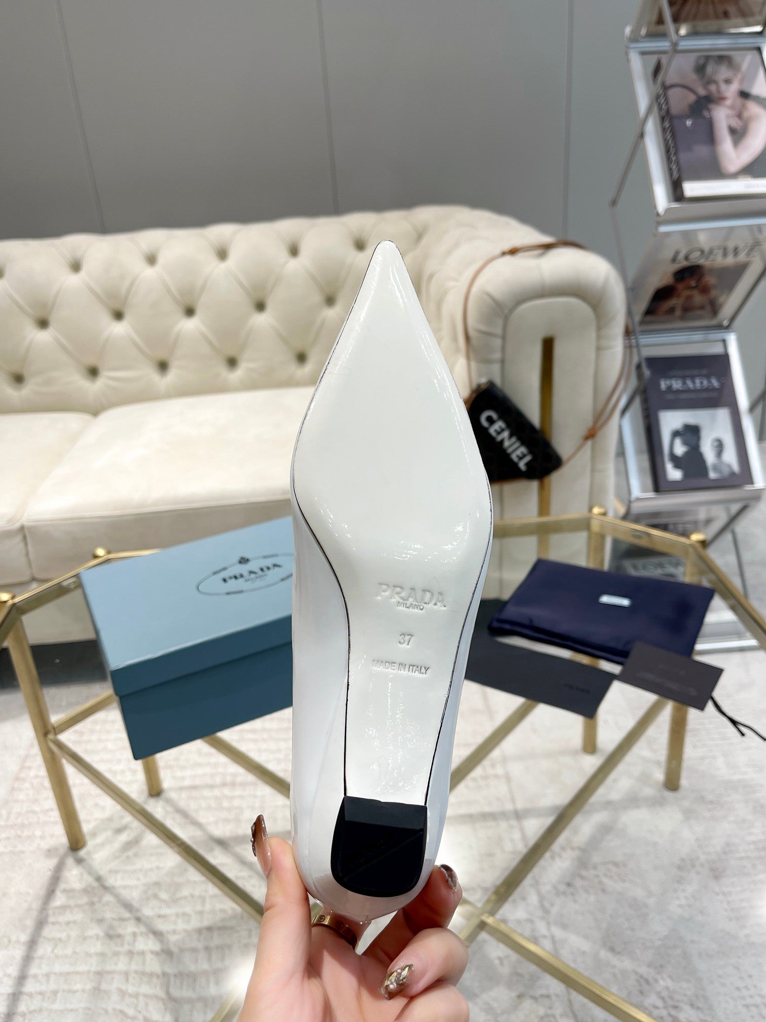 BALLET FLATS ATTACHED CREATIVE FLOWERS IN WHITE PATENT CALFSKIN