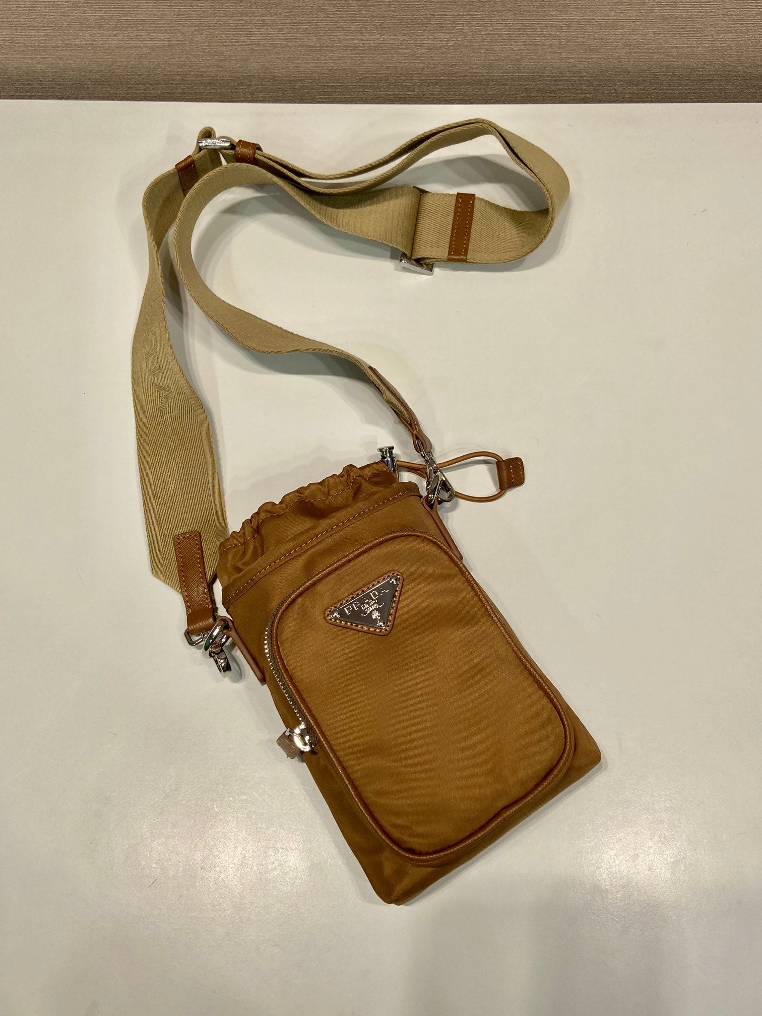PHONE BAG 18 IN SEPIA BROWN RE-NYLON