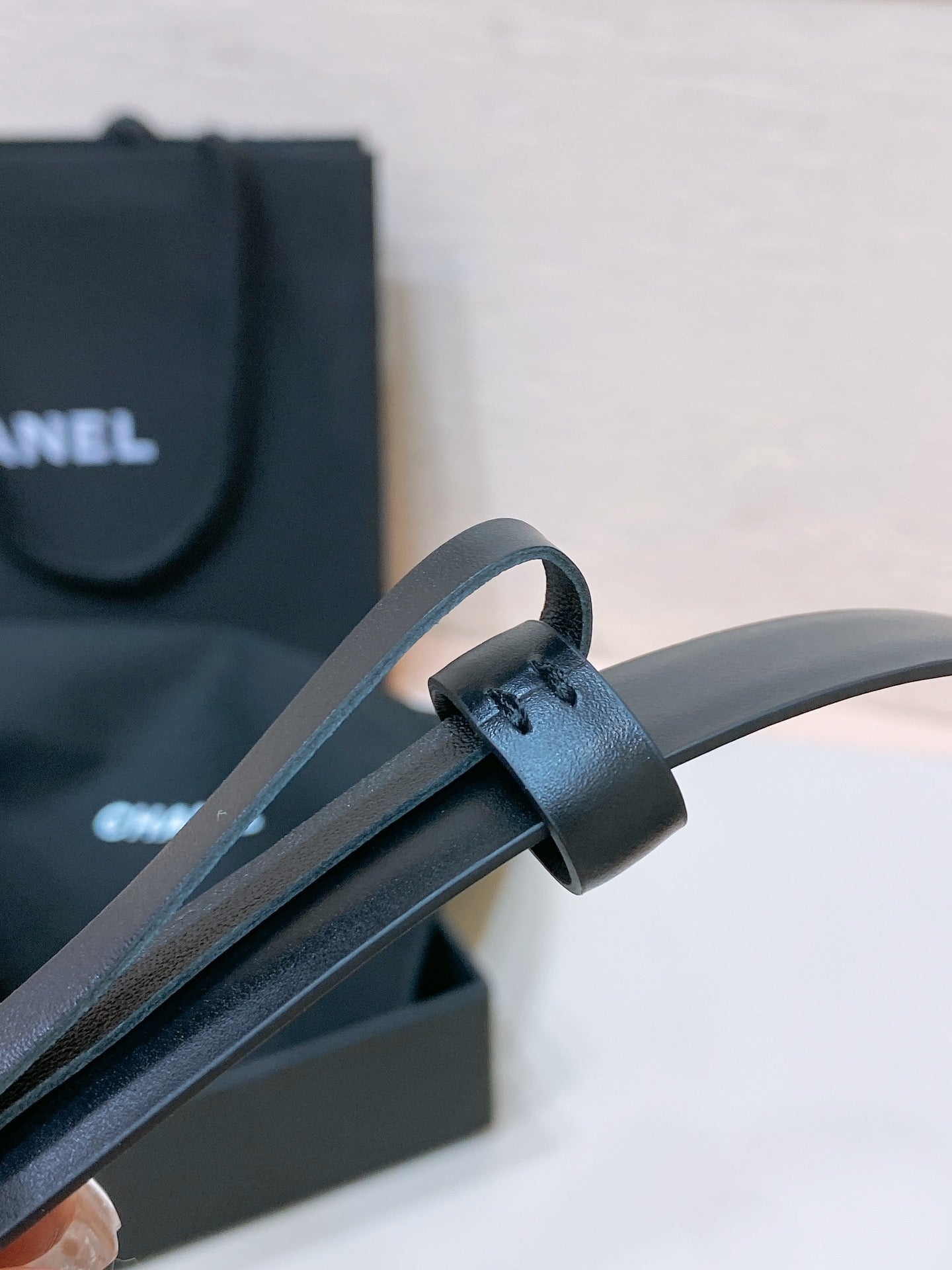 CC BELT 20MM IN BLACK CALFSKIN GOLD HARDWARE ATTACH PEARLS