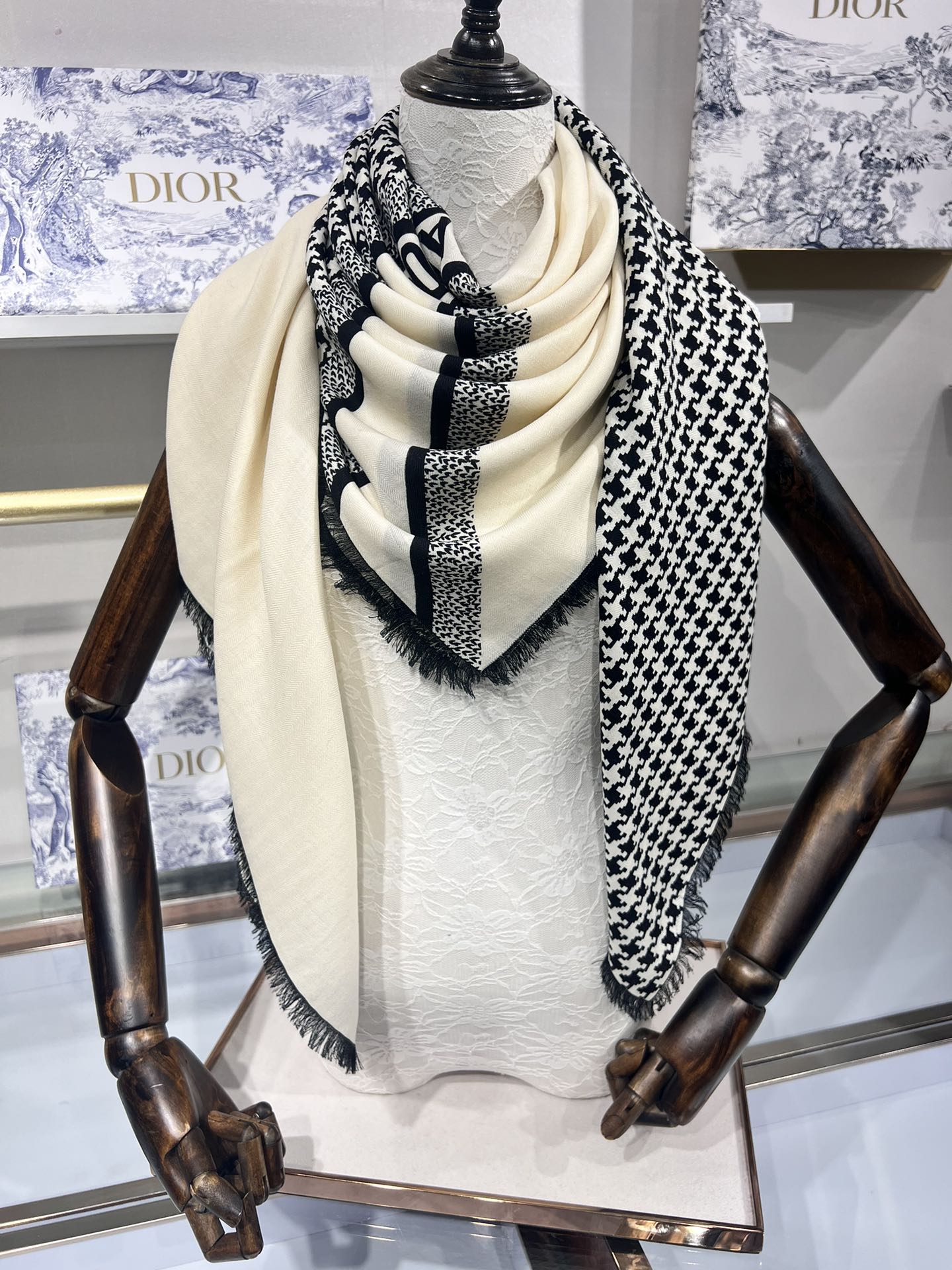 DIOR SCARF 140 CM IN CASHMERE SILK FABRIC 726470