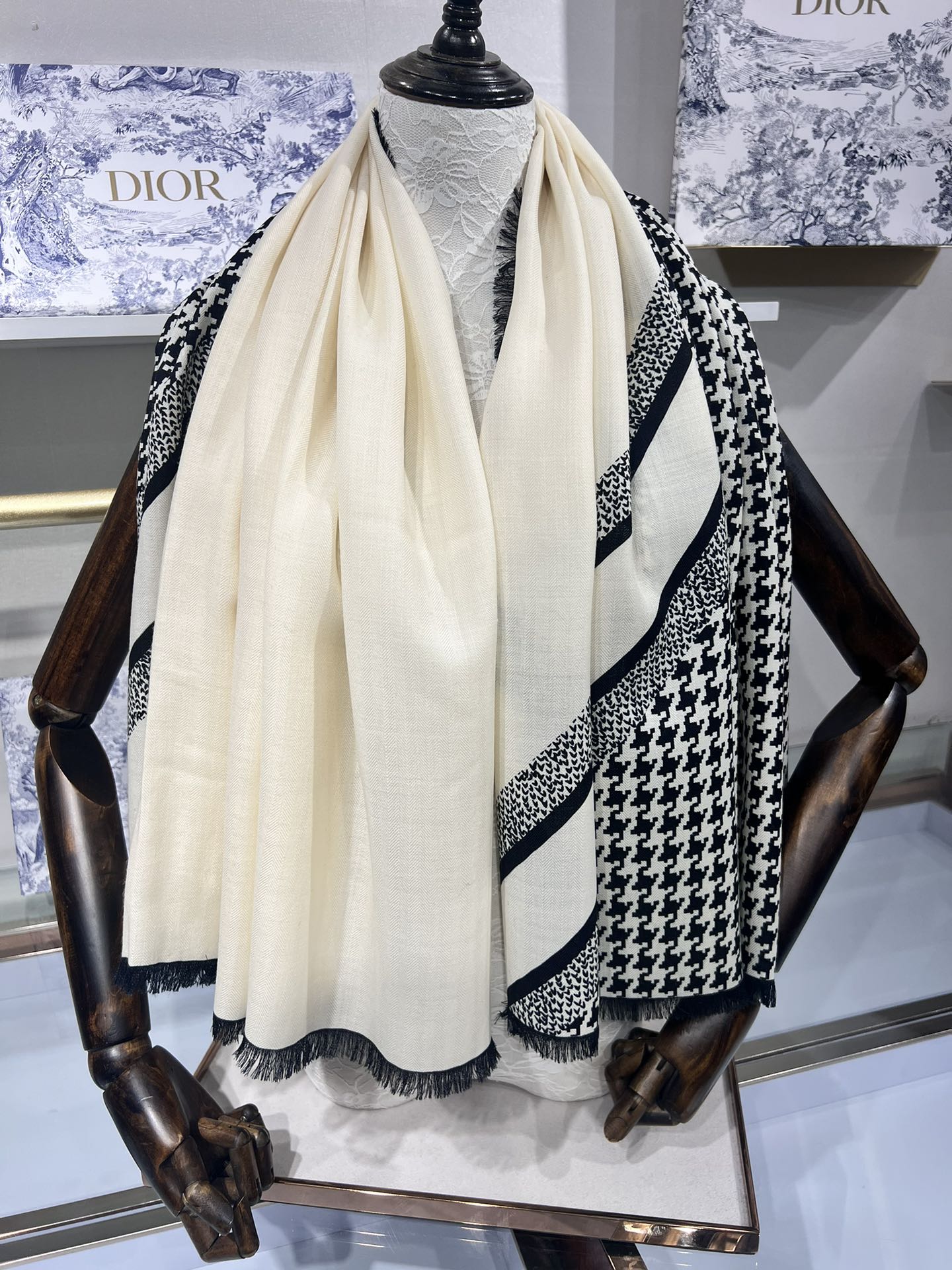 DIOR SCARF 140 CM IN CASHMERE SILK FABRIC 726470