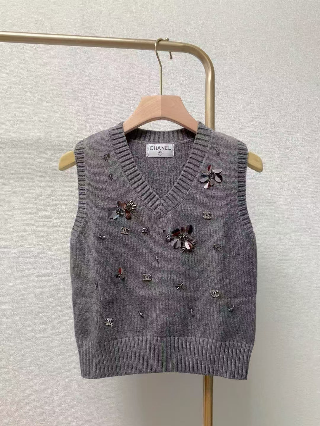 CC Sequined ribbed V-neck knitted vest