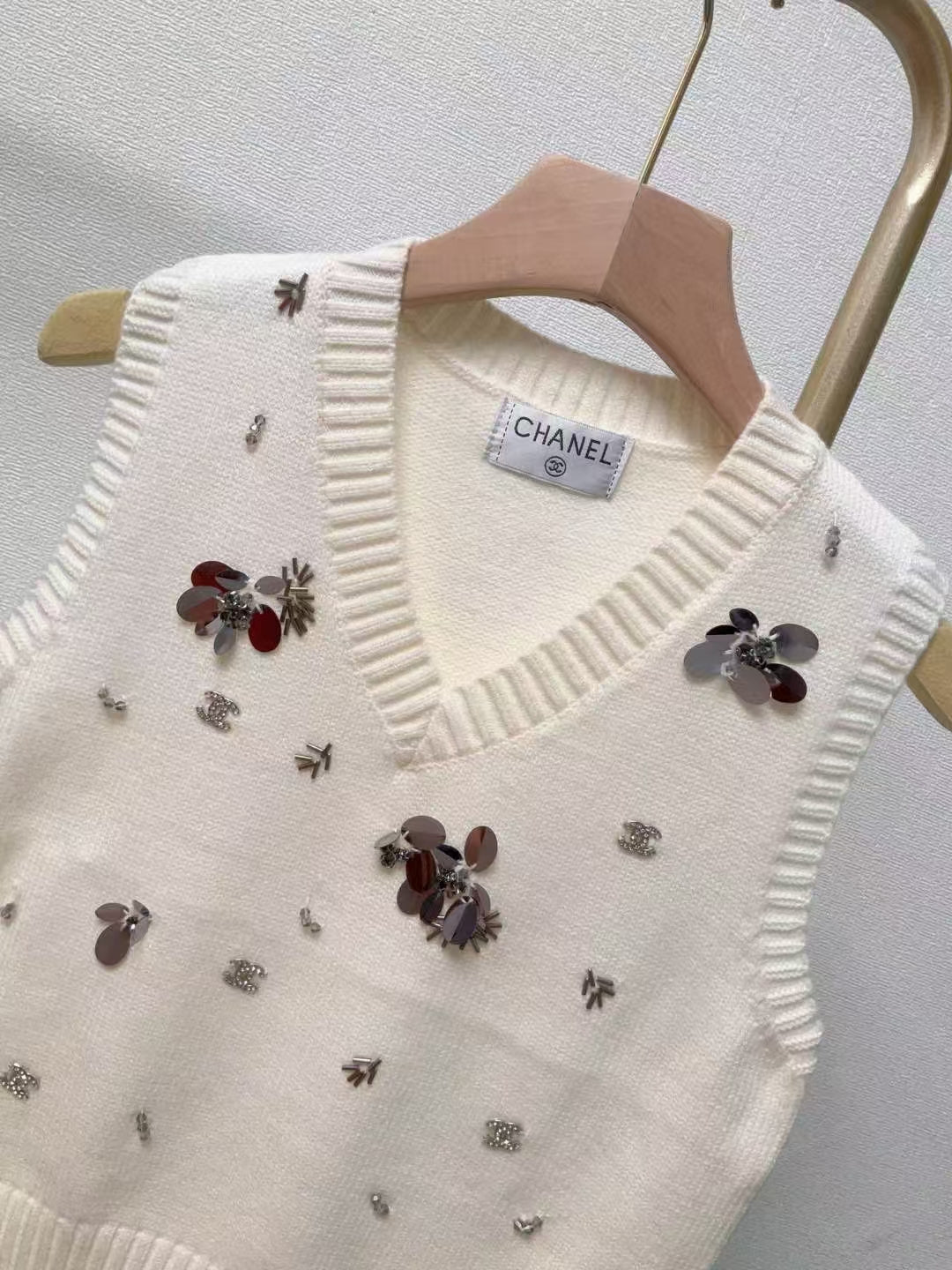 CC Sequined ribbed V-neck knitted vest