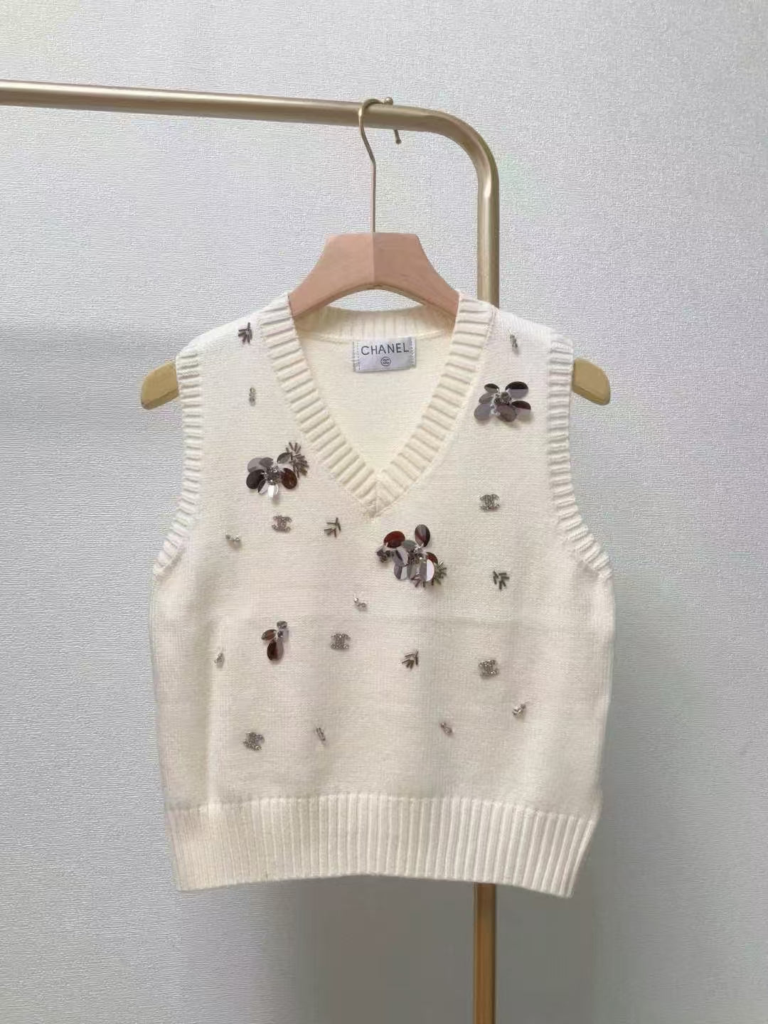 CC Sequined ribbed V-neck knitted vest