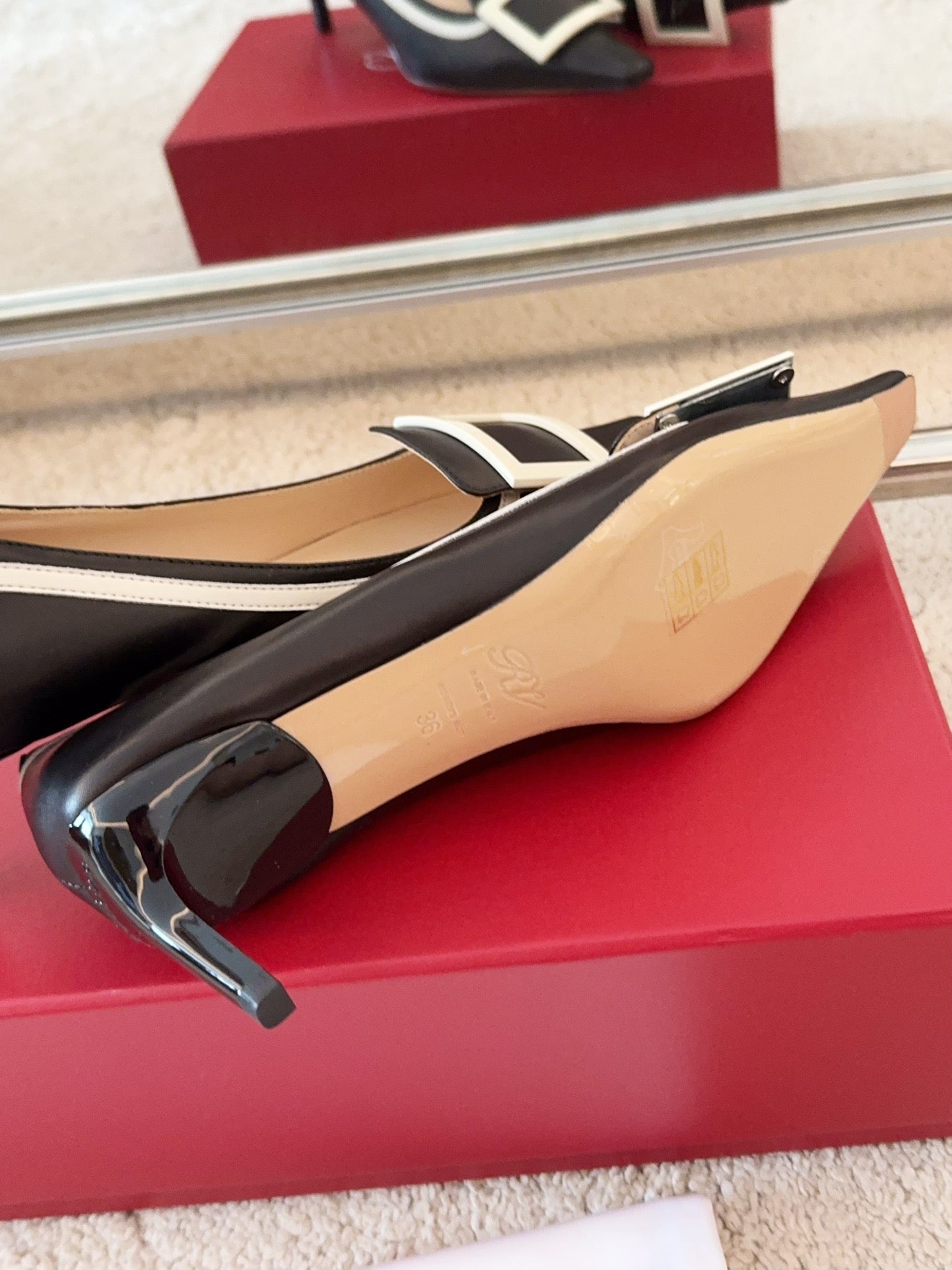 VIV’ CANARD PUMPS IN BLACK SHINY CALFSKIN