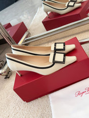 VIV’ CANARD PUMPS IN OFF WHITE SHINY CALFSKIN