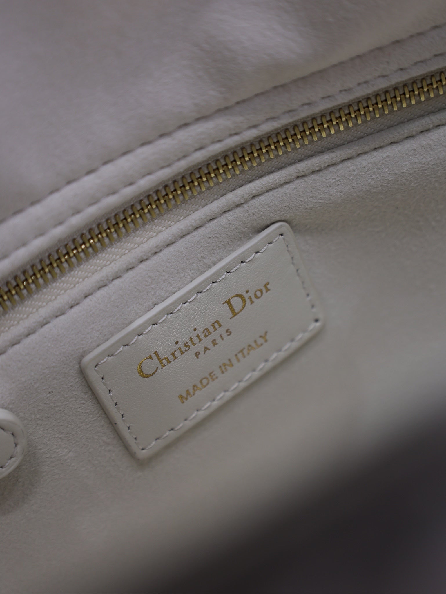 MEDIUM LADY BAG 24 IN WHITE QUILTED MACROCANNAGE CALFSKIN BLACK STRAP