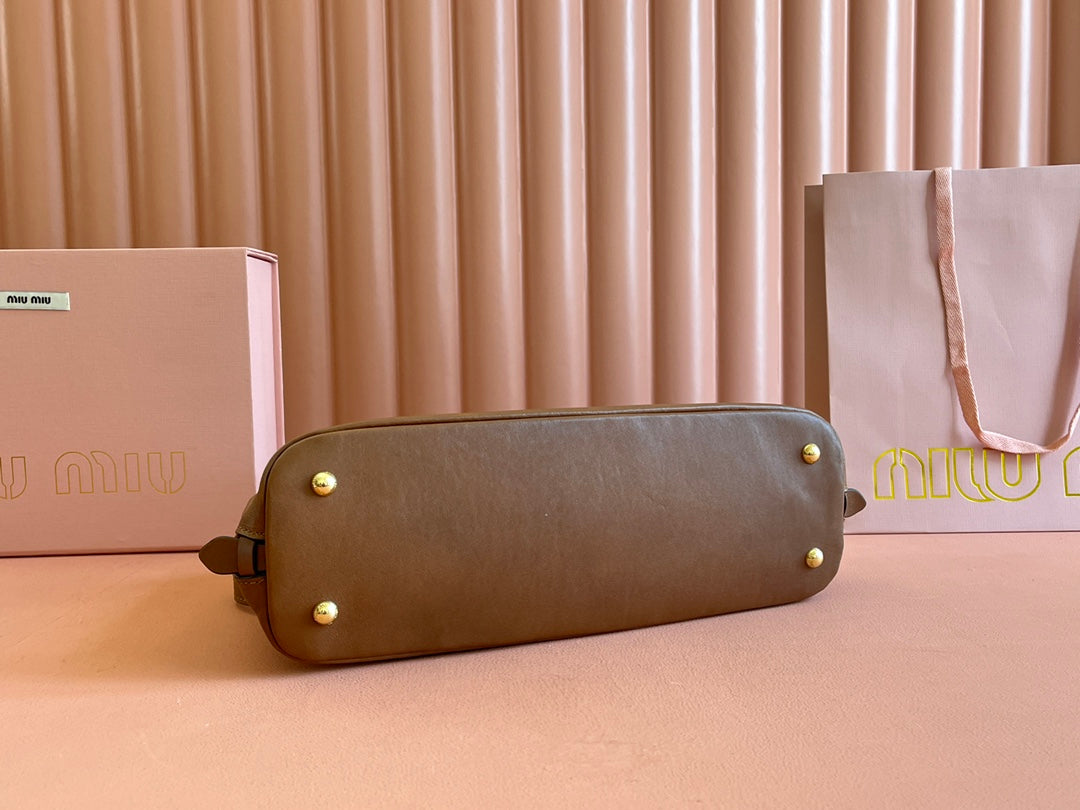 AVENTURE NAPPA BAG 33 IN CARAMEL BROWN LAMBSKIN GOLD HARDWARE