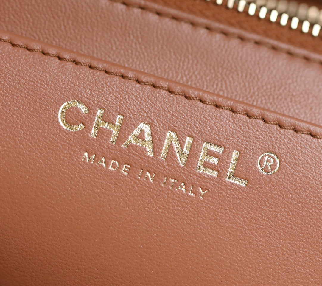 CHANEL 25S FLAP BAG 18 CM IN LIGHT BROWN LAMBSKIN WITH GOLD HARDWARE