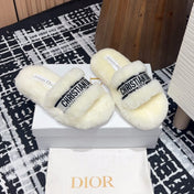 THICK-SOLE SLIPPERS WHITE CREAM SHEARLING WITH EMBROIDERED LOGO