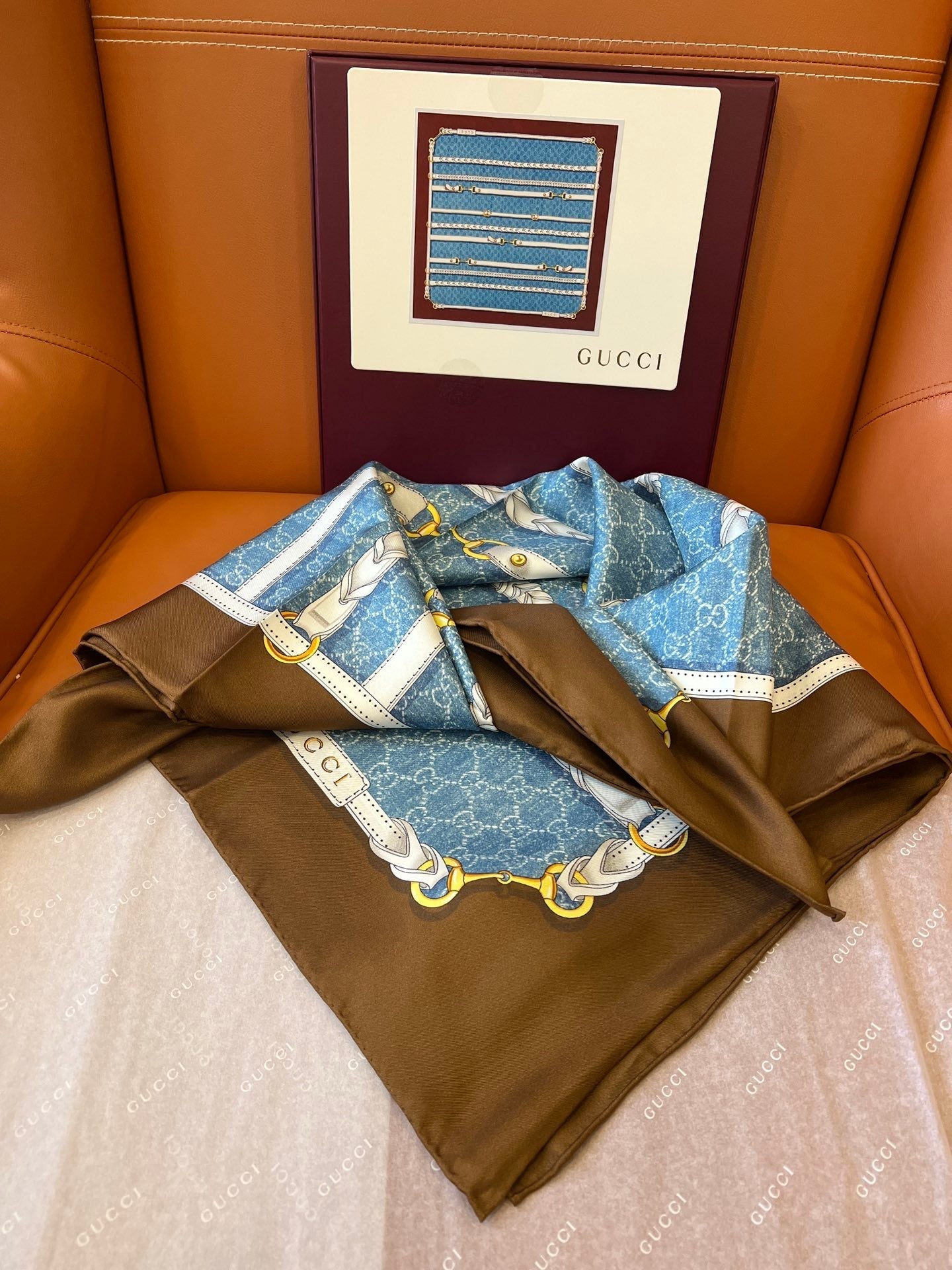 GUCCI 25S SCARF 90 IN SILK 700813