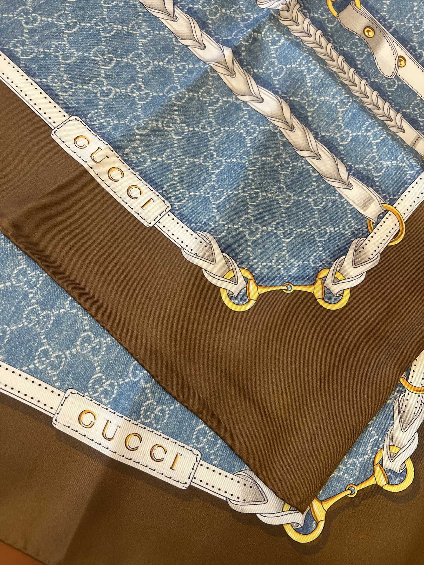GUCCI 25S SCARF 90 IN SILK 700813
