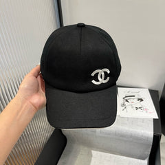 BASEBALL HAT IN BLACK WITH WHITE TRIM 673995