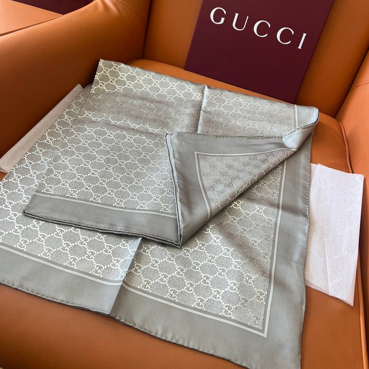 GUCCI 25S SCARF 90 IN SILK 697668