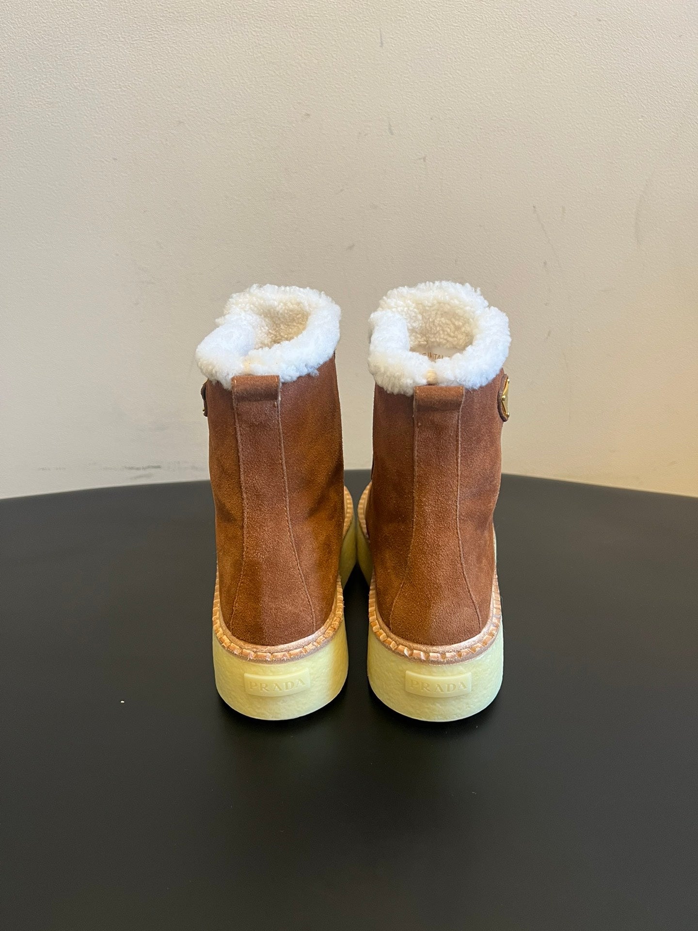 PRADA 25S PLATFORM ANKLE BOOTS 40 MM IN BROWN SUEDE SHEARLING-LINED