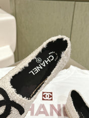 ESPADRILLES LOAFERS IN WHITE TWEED WITH BLACK LOGO