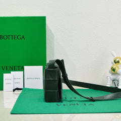 CASSETTE 23 IN DARK GREEN CALFSKIN