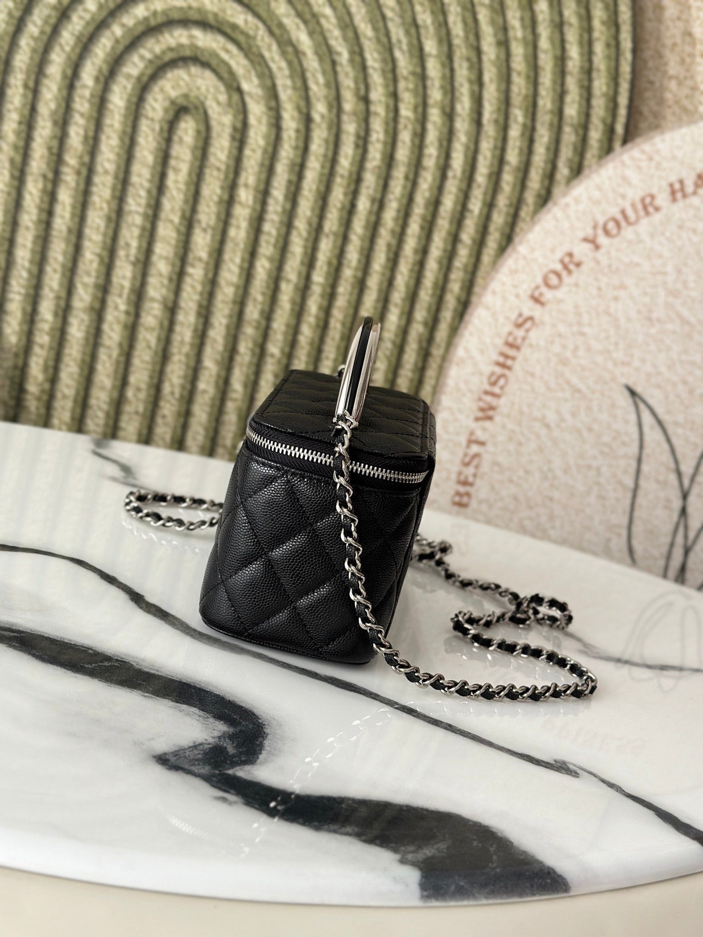 25P VANITY 17 CAVIAR WITH HANDLE METAL IN BLACK CALFSKIN SILVER HARDWARE