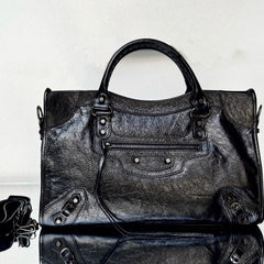 MINI 24 LE CITY BAG IN BLACK LEATHER