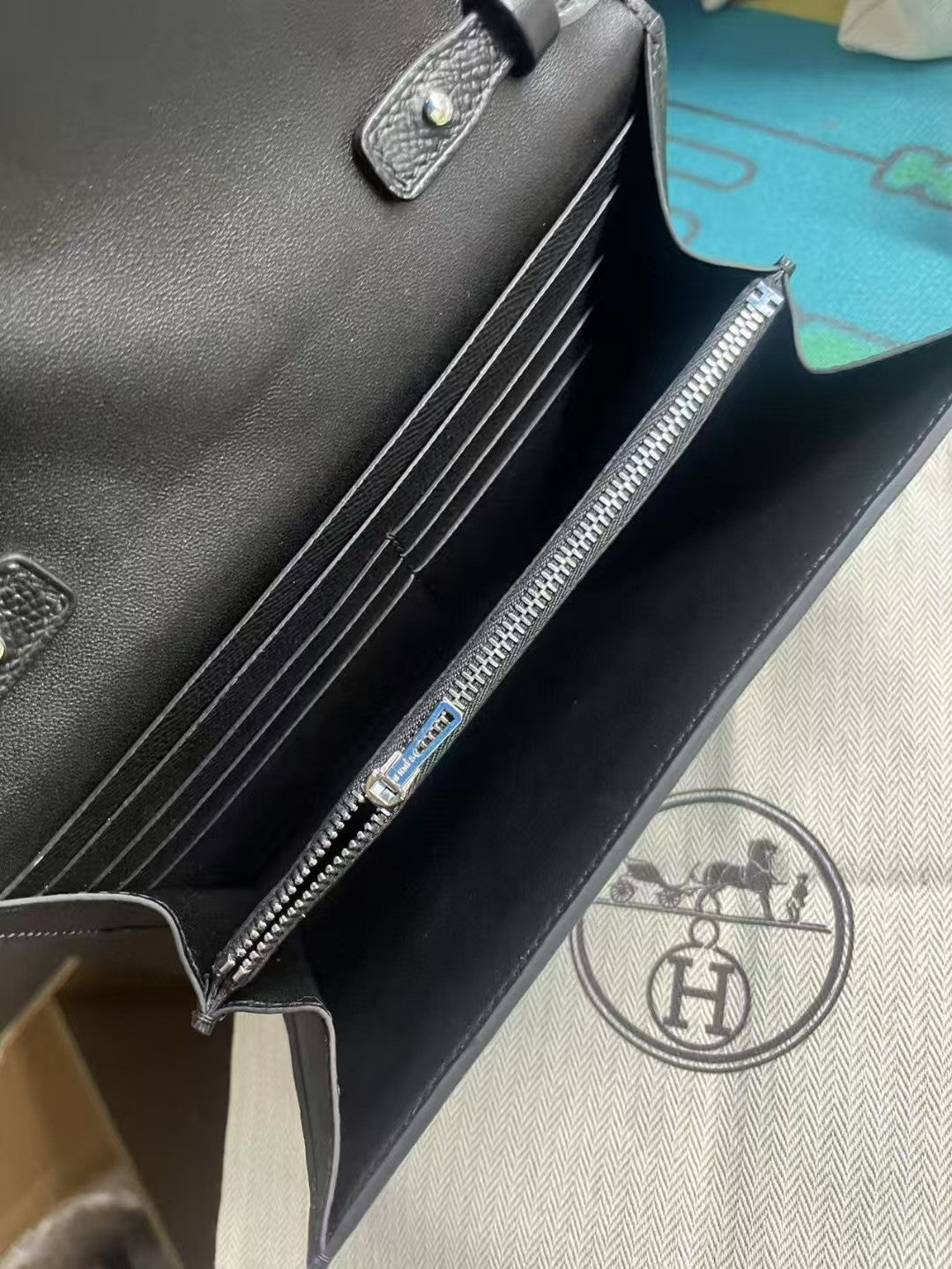 CONSTANCE SHOULDER BAG  IN BLACK CALFSKIN