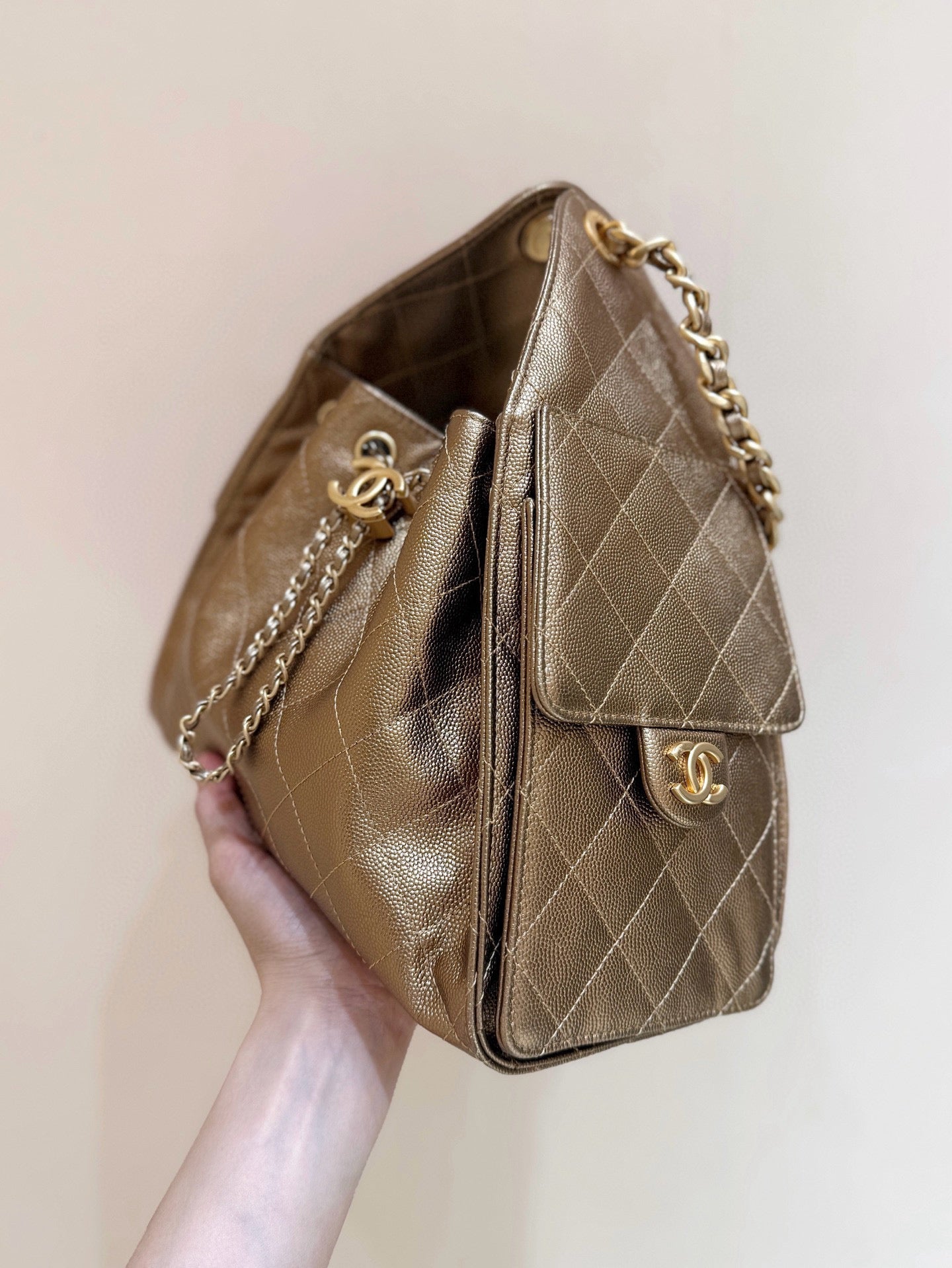 CHANEL 25 MEDIUM HANDBAG 30 IN GOLDEN BROWN CALFSKIN WITH GOLD HARDWARE