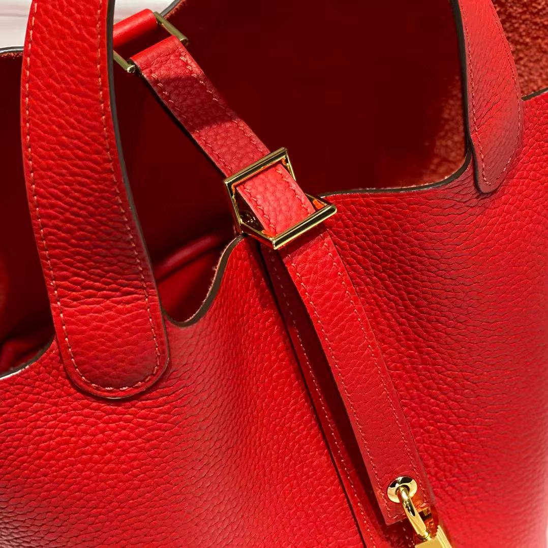 HM PICOTIN LOCK 18 RED CALFSKIN