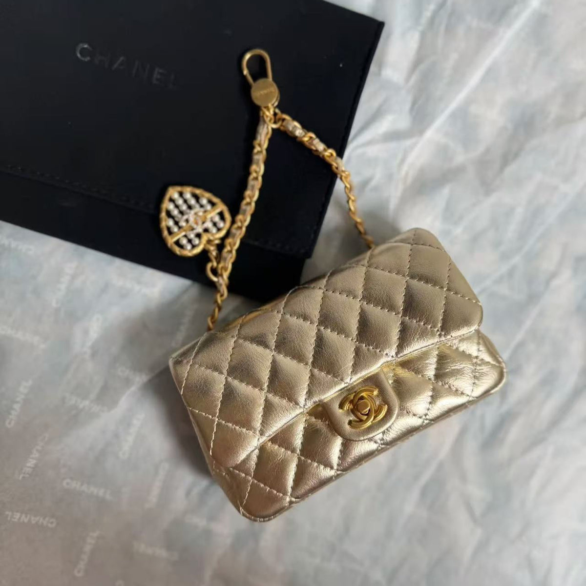 CC CLASSIC FLAP BAG 13 IN GOLD LAMBSKIN WITH PEARL HEART CHARM