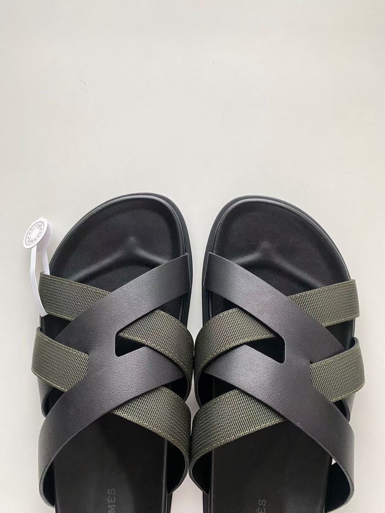 HM SLIDES IN BLACK AND DARK GREEN FABRIC