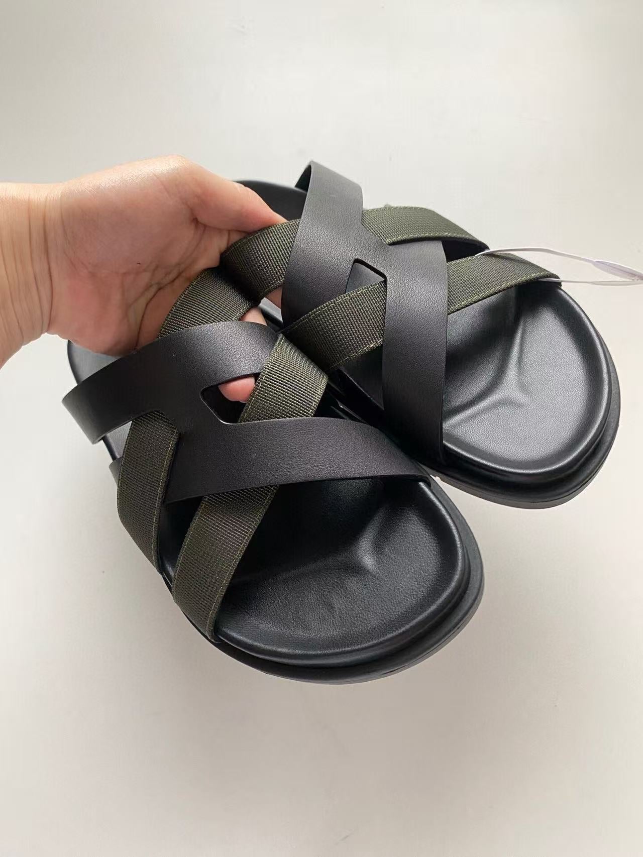 HM SLIDES IN BLACK AND DARK GREEN FABRIC