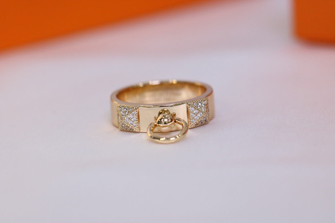 H COLLIER DE CHIEN DIAMOND ROSE GOLD BAND RINGS