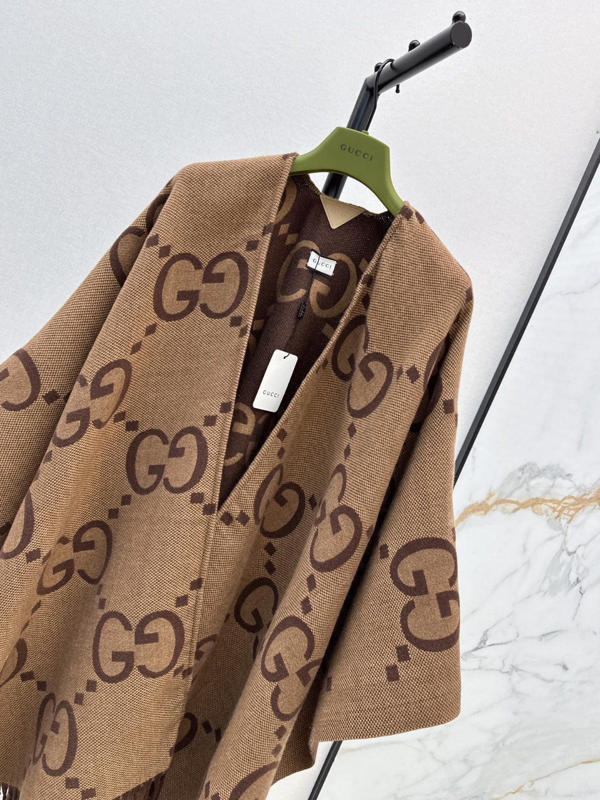 GG REVERSIBLE JUMBO CASHMERE CAPE IN BROWN