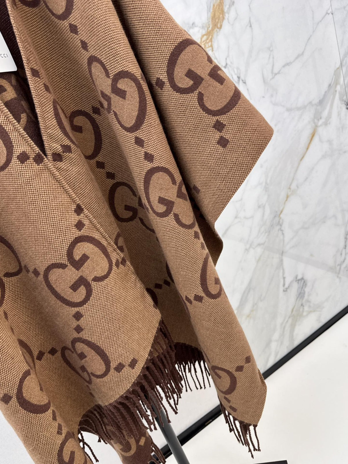 GG REVERSIBLE JUMBO CASHMERE CAPE IN BROWN