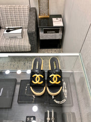 THICK SOLE WEDGE SLIPPERS IN BLACK LAMBSKIN AND BEIGE RUBBER