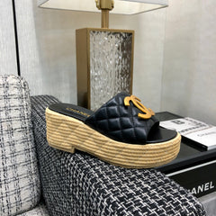 THICK SOLE WEDGE SLIPPERS IN BLACK LAMBSKIN AND BEIGE RUBBER