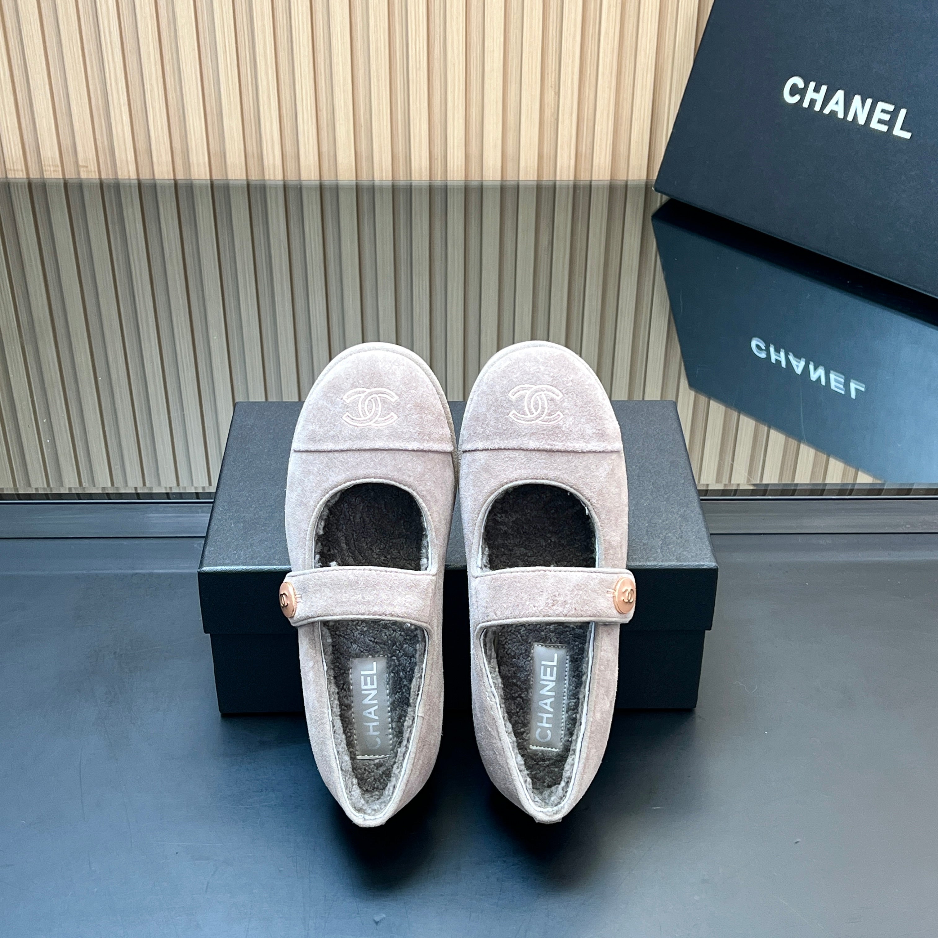 CHANEL 25S FURRY MARY JANE SHOES IN LIGHT PURPLE SUEDE