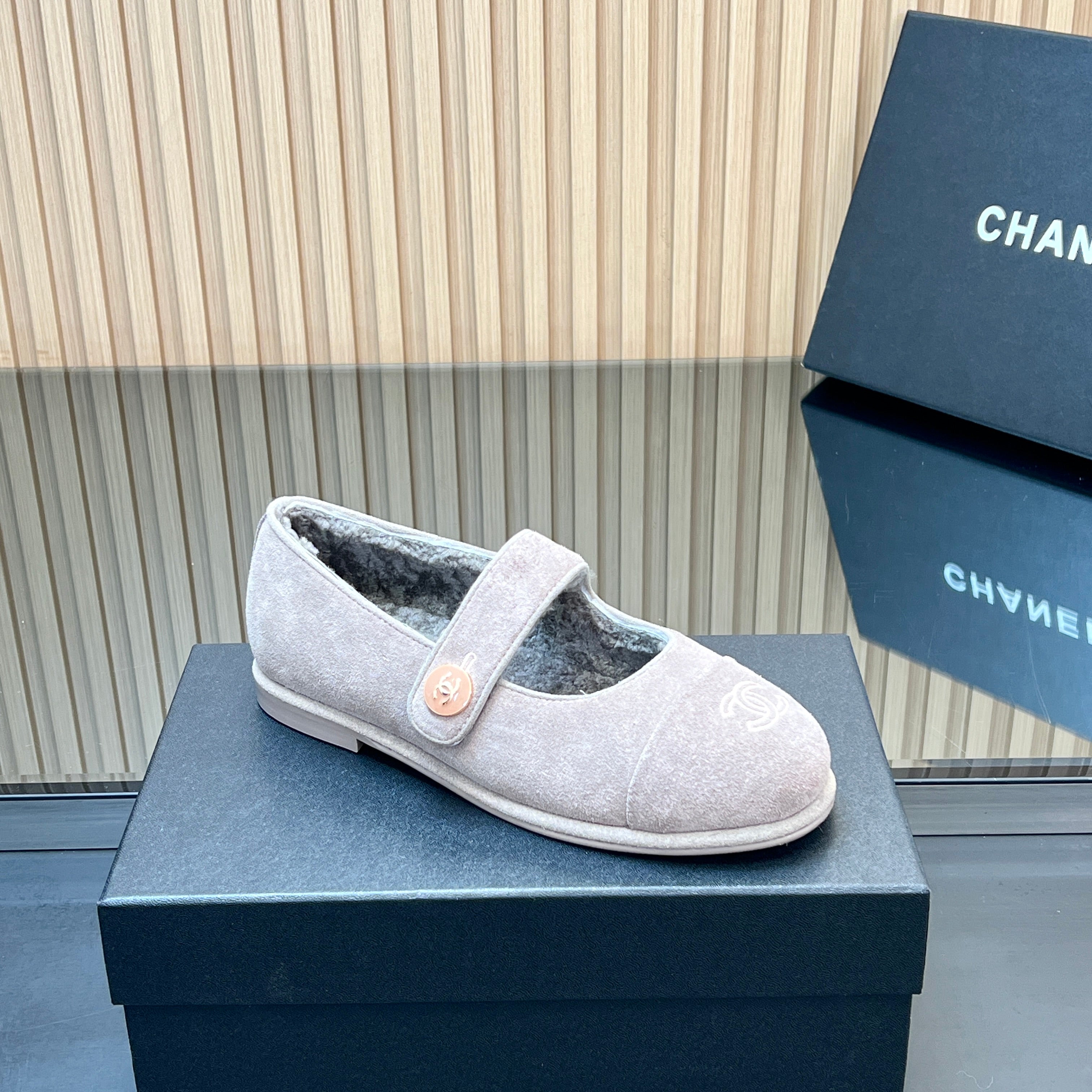 CHANEL 25S FURRY MARY JANE SHOES IN LIGHT PURPLE SUEDE