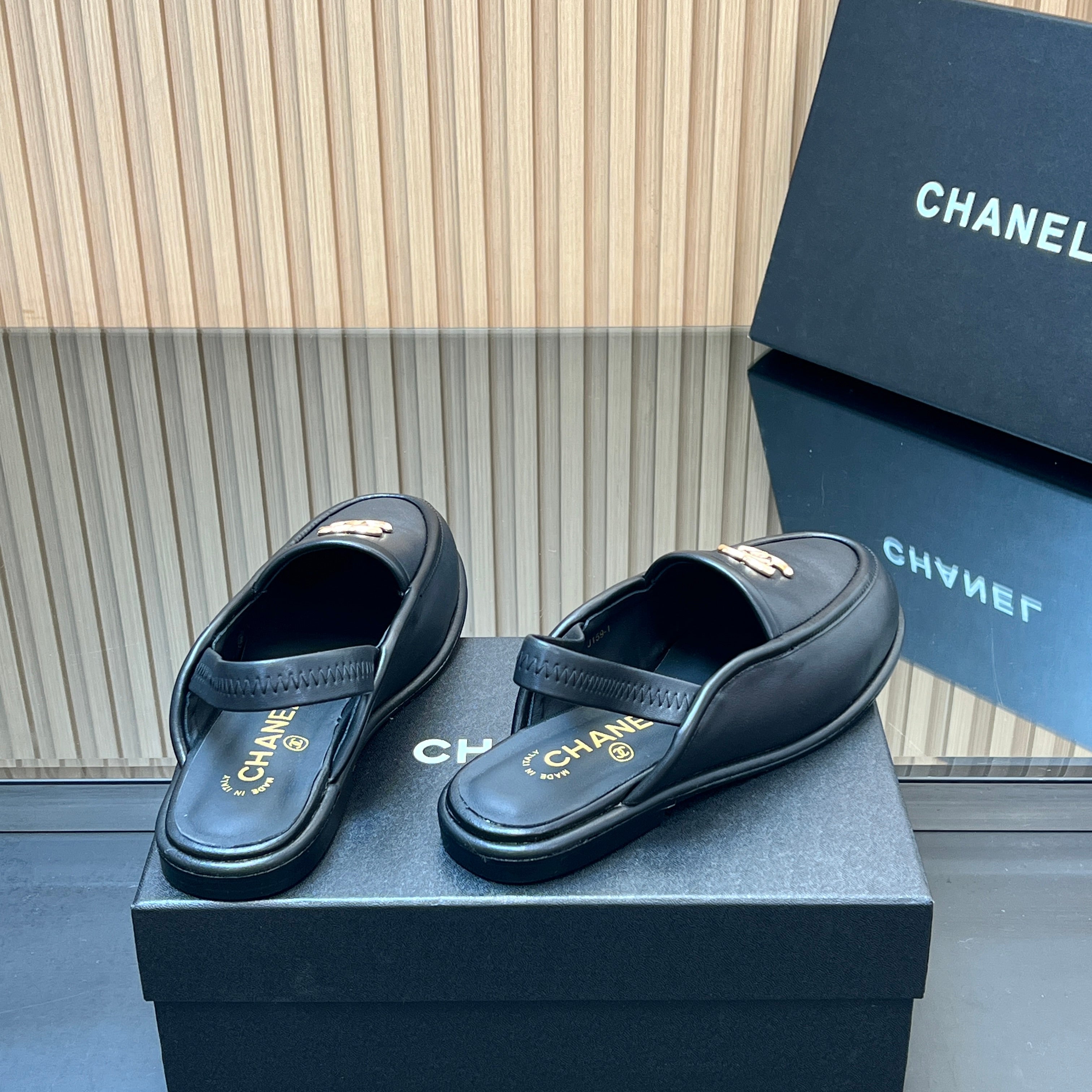 CHANEL 25S BACK STRAP MULE 15MM IN BLACK CALFSKIN GOLD HARDWRE