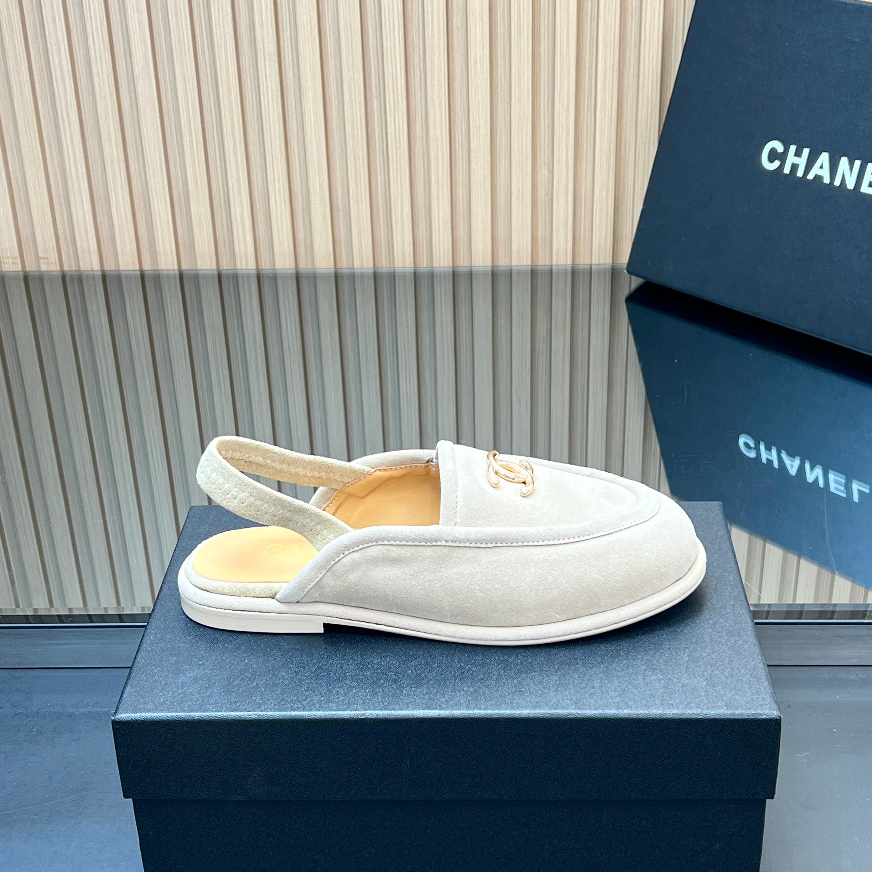 CHANEL 25S BACK STRAP MULE 15MM IN IVORY SUEDE GOLD HARDWRE