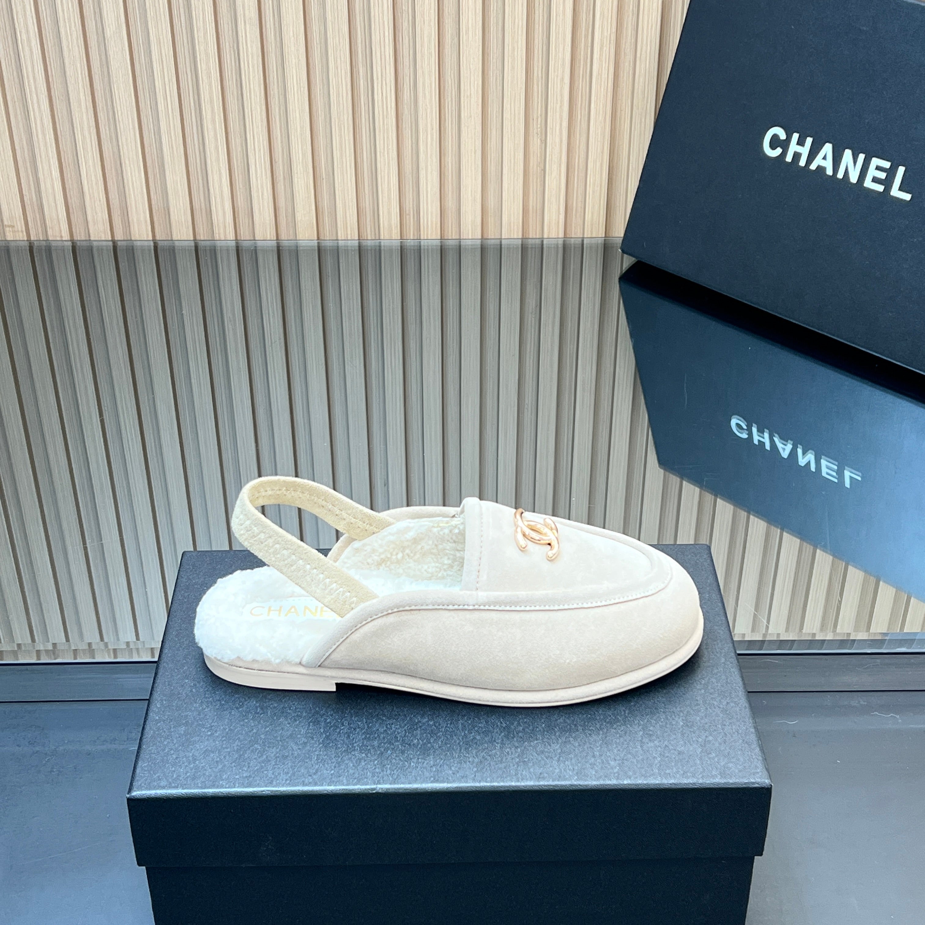 CHANEL 25S BACK STRAP MULE 15MM IN IVORY SUEDE AND WOOL GOLD HARDWRE