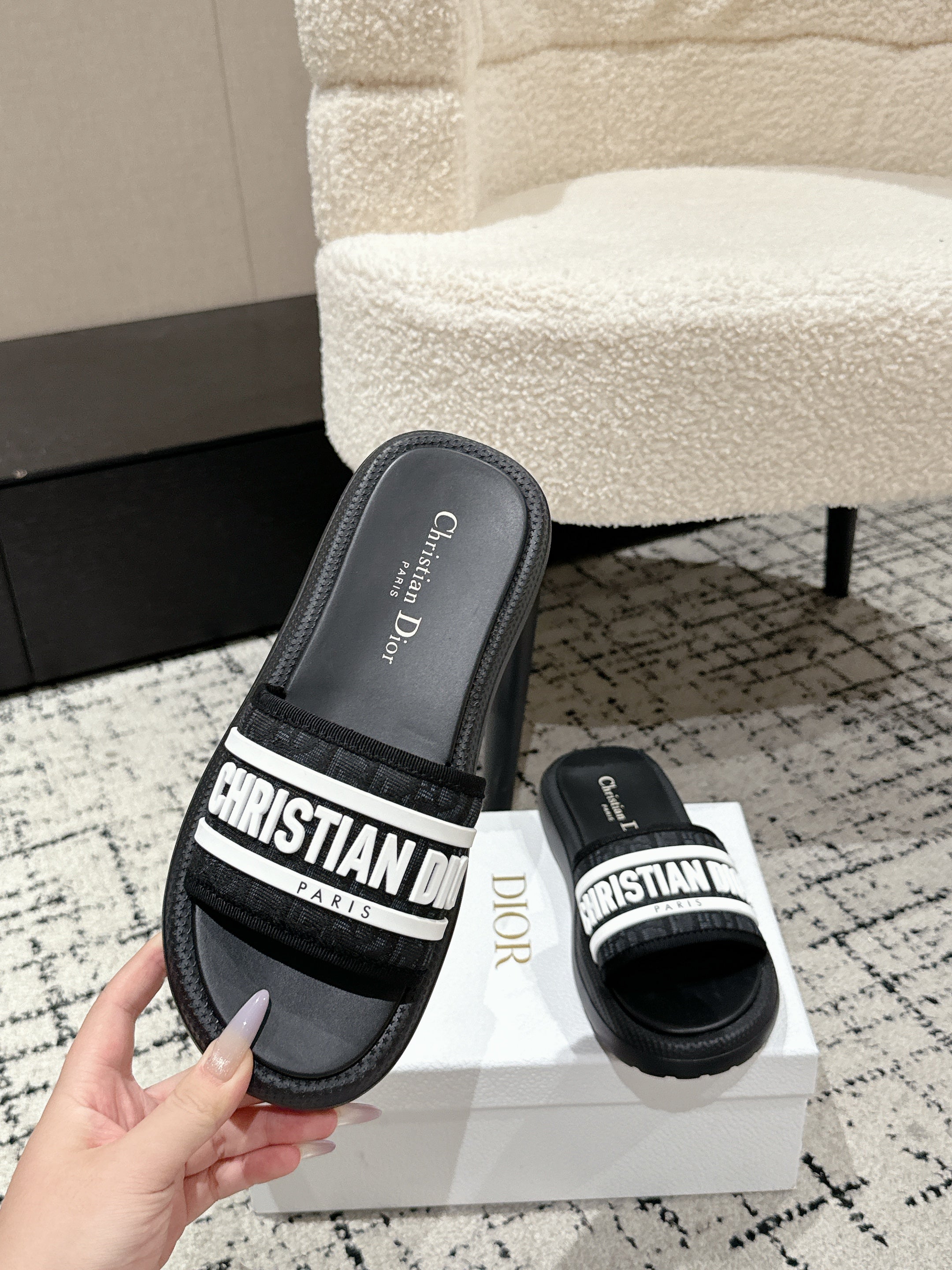 DIOR SLIDES 25S IN BLACK LAMBSKIN AND FABIRC WITH BRAND LOGO STYLE 1