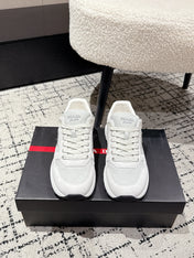 PRADA 25S MEN SNEAKERS LOGO IN WHITE AND MULBERRY NUBUCK AND CANVAS