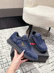 PRADA 25S MEN SNEAKERS LOGO IN NAVY BLUE NUBUCK AND CANVAS
