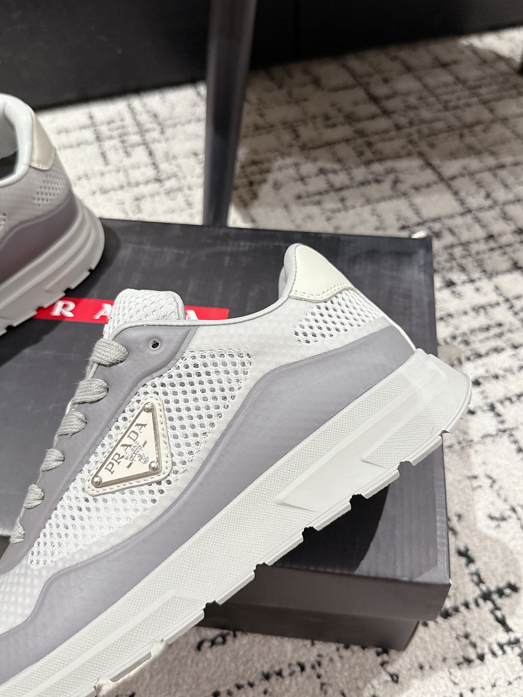 PRADA 25S MEN SNEAKERS IN GRAY AND WHITE CANVAS