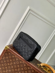 POCHETTE KASAI 24.5 IN BLACK MONOGRAM SHADOW CALFSKIN